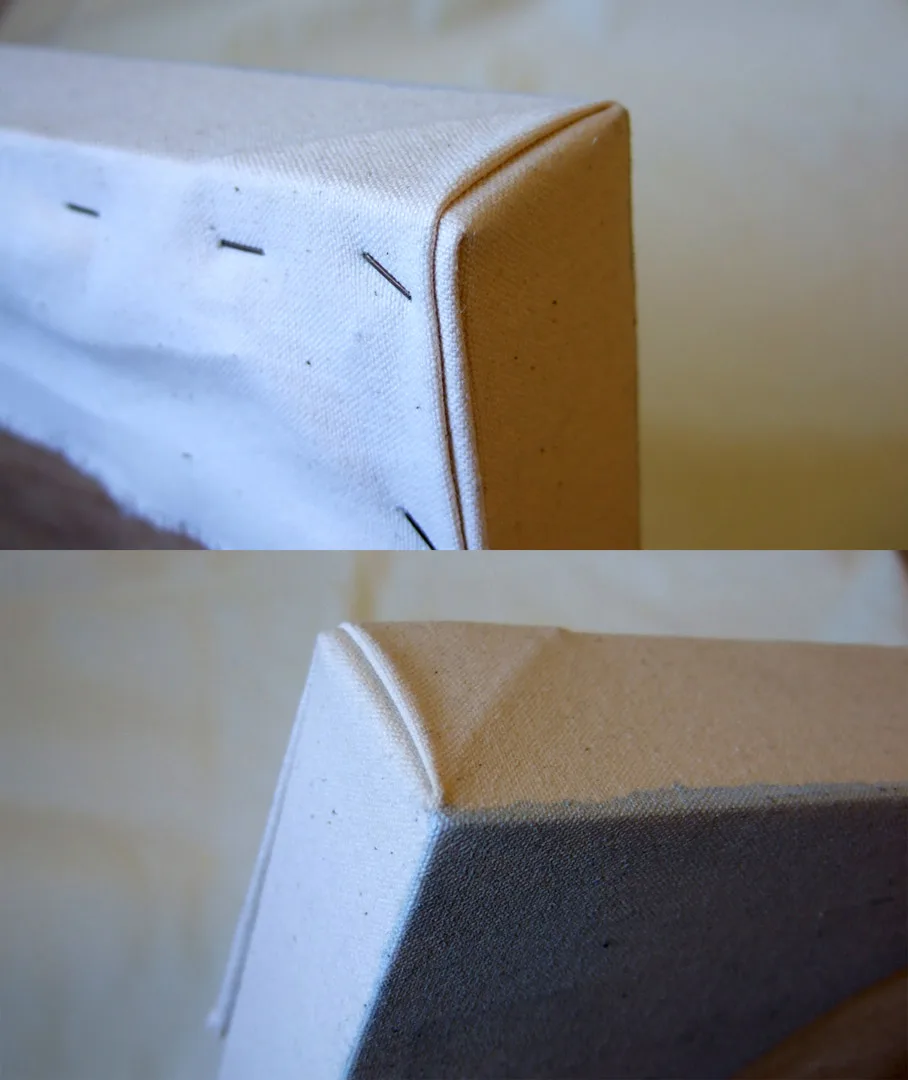 Close-up van een gespannen canvas op een houten frame met nietjes in de hoek
